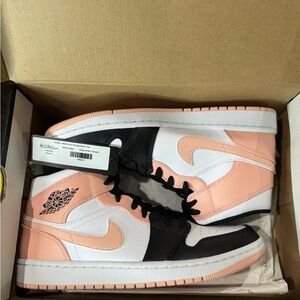 Jordan 1 Arctic Orange and Black Size 9.5M/11W